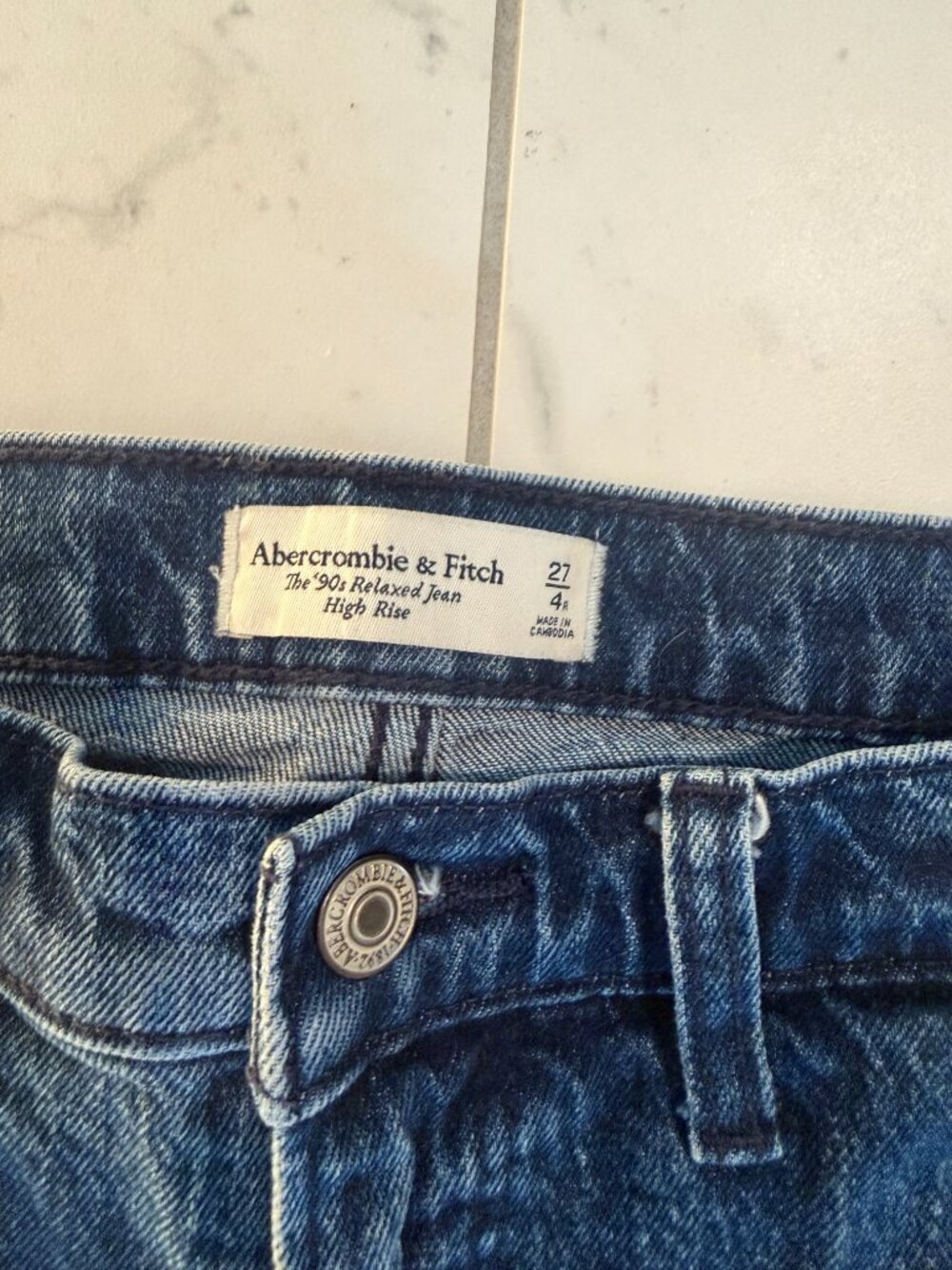Abercrombie High Rise 90s Relaxed Jean - size 27 - Picture 3 of 4